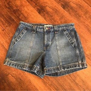 *VINTAGE* Early ‘00s Tommy Hilfiger Denim Shorts